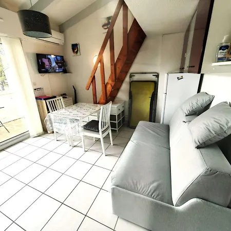 T2 Mezzanine Avec Climatisation, Piscine Et Parking Proche - Fr-1-607-119 * アグド
