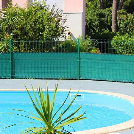 Apartment T2 Climatise Avec Mezzanine, Piscine Et Parking, Proche - - Fr-1-607-119
