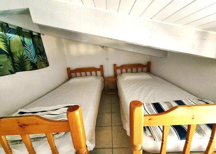 T2 Mezzanine Avec Climatisation, Piscine Et Parking Proche - Fr-1-607-119 *