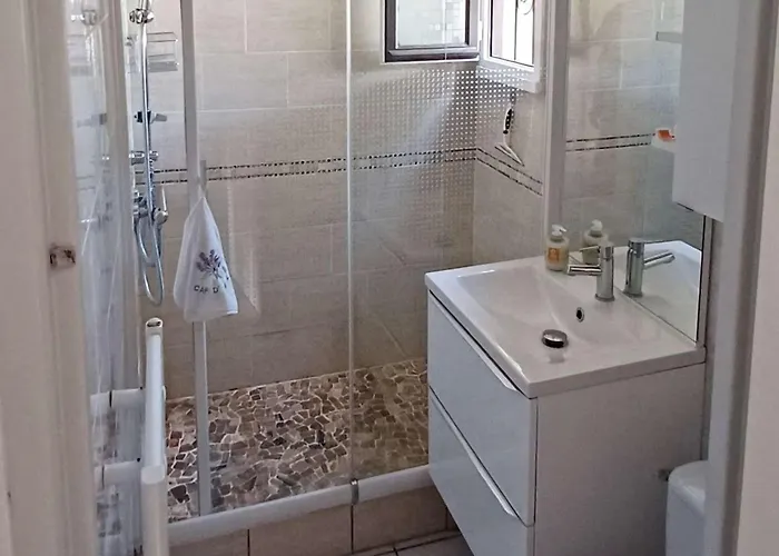 T2 Mezzanine Avec Climatisation, Piscine Et Parking Proche - Fr-1-607-119 아파트